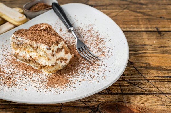 Come fare un tiramisù ai frutti di bosco con savoiardi e mascarpone?